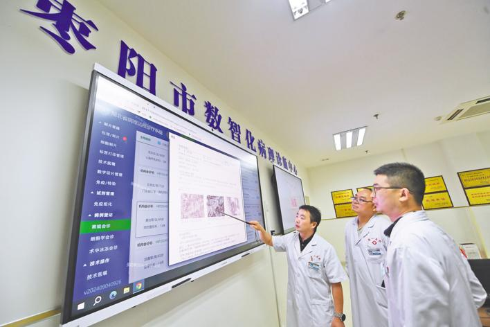 【湖北日报客户端】疑难杂症一键直达  省内专家AI医生阅片划重点分等级