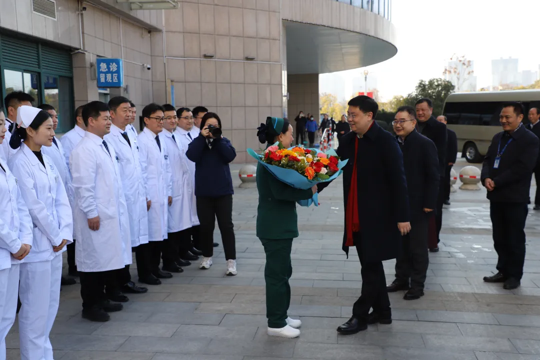 慰问暖人心① |上级领导来院慰问先进模范和一线医务人员
