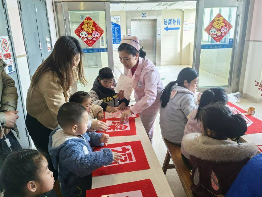 枣阳市第一人民医院举办童趣闹元宵活动