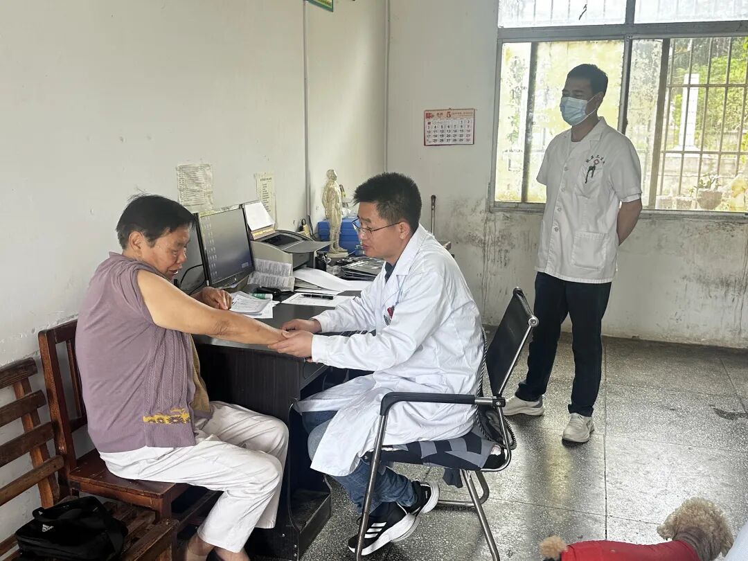 【医院动态】专家下沉送医惠民 做实优质资源落地